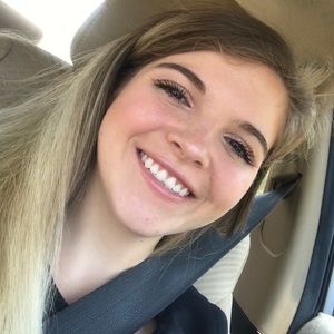 Meet your Posher, Kayla